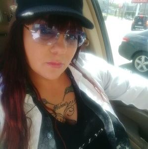 Meet your Posher, Nakea